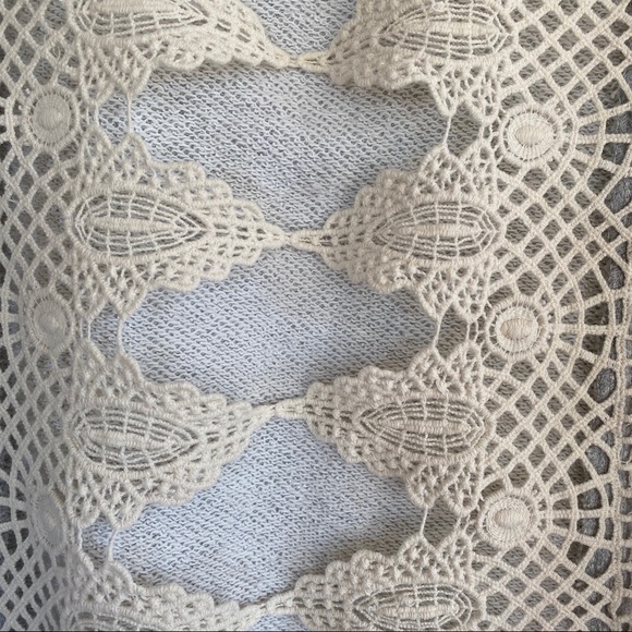 Free People cropped grey sweatshirt SIZE XS decorative open lacy back - Picture 5 of 8